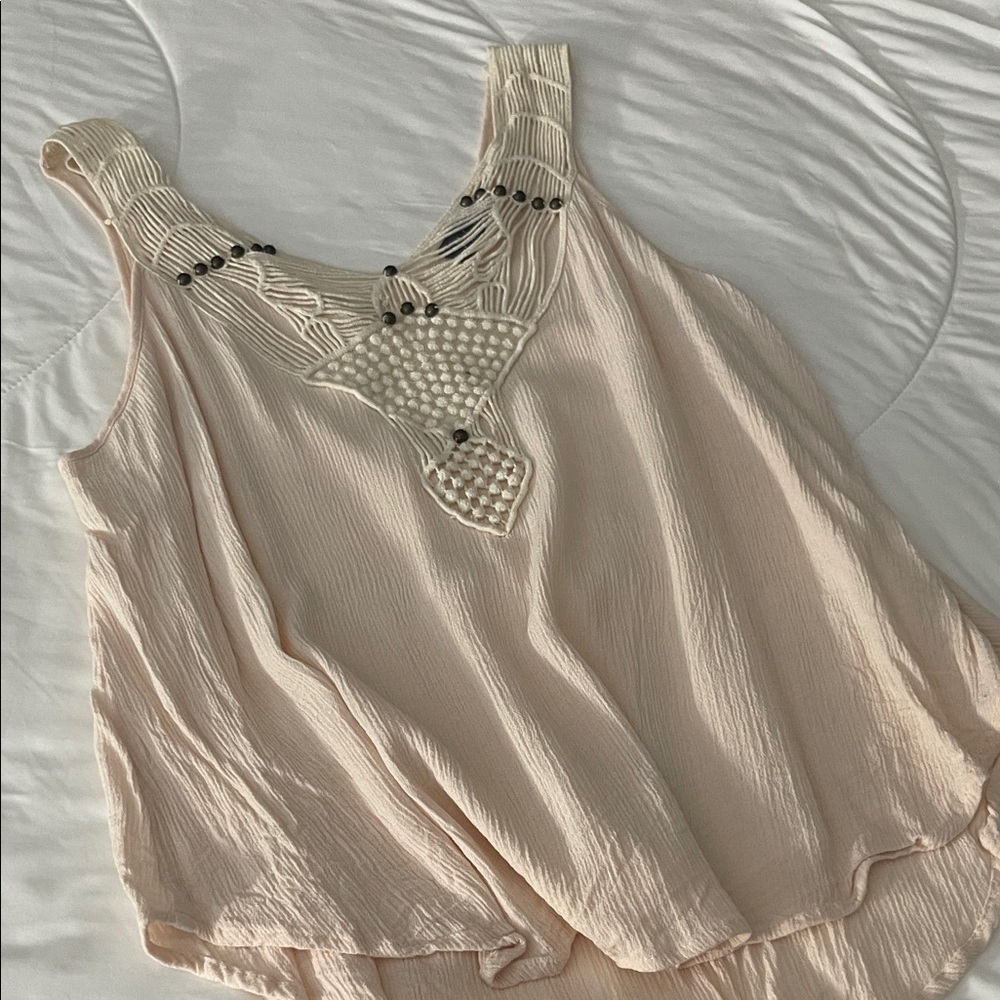 ASTR Sleeveless Embellished V-Neck Tank Top in Light Blush Sz Lg